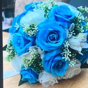 WEDDING BELLES NEW YORK Blue and White Holiday Wreath